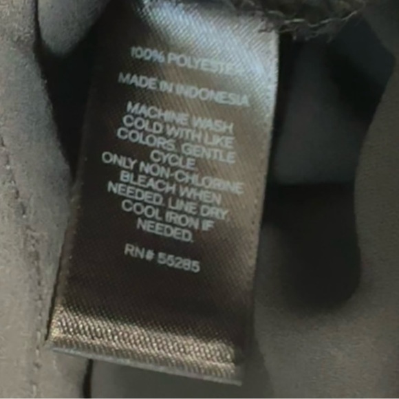 Express Black The Portofino Blouse.
Size: Large - Picture 6 of 7